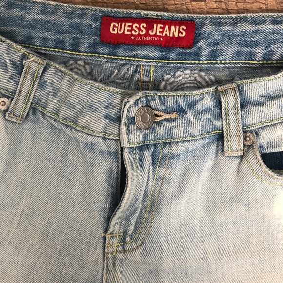 Guess light wash jeans w/ embroidery detail sz: 27 - Picture 3 of 4